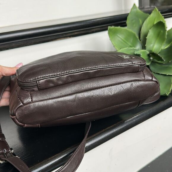 Giani  Bernini, like new genuine, leather shoulder, Crossbody handbag purse - Picture 12 of 12